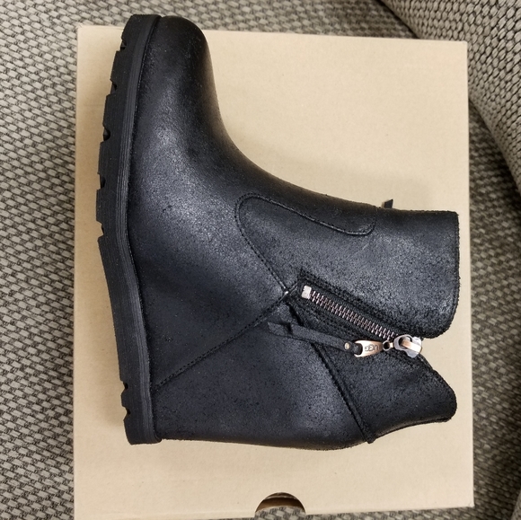 UGG Myrna Wedge Bootie Black U1008715BLK - Picture 3 of 6